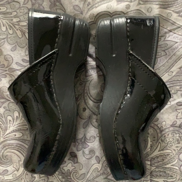 Black patent Dansko clogs - size 37 - Picture 2 of 4